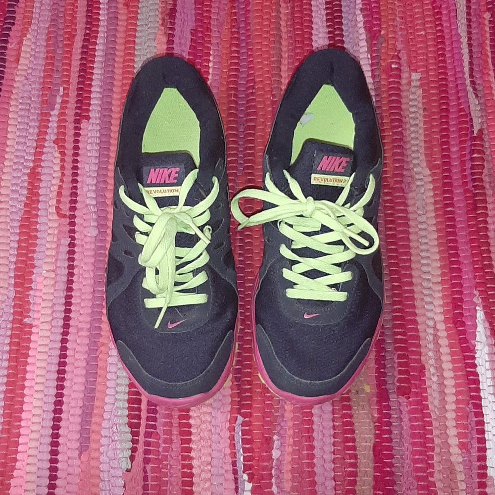 Nike Revolution 2 running shoes